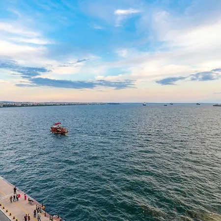 Апартаменты Iconic Salonica Seafront Салоники
