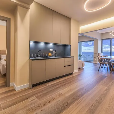 Iconic Salonica Seafront Apartment *