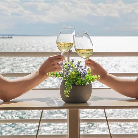 Iconic Salonica Seafront شقة