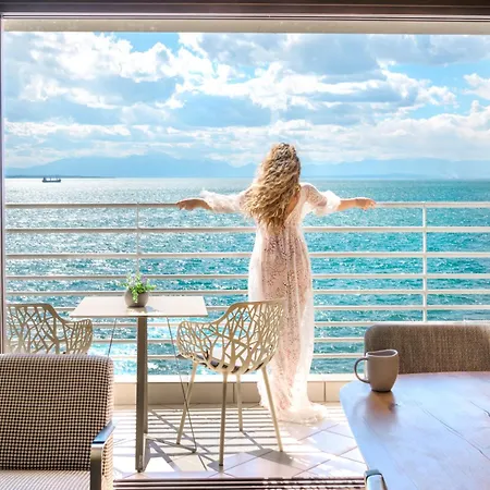 Iconic Salonica Seafront Apartment *