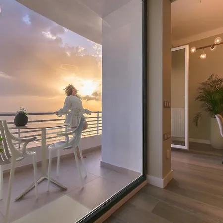 Iconic Salonica Seafront Apartment Thessaloniki